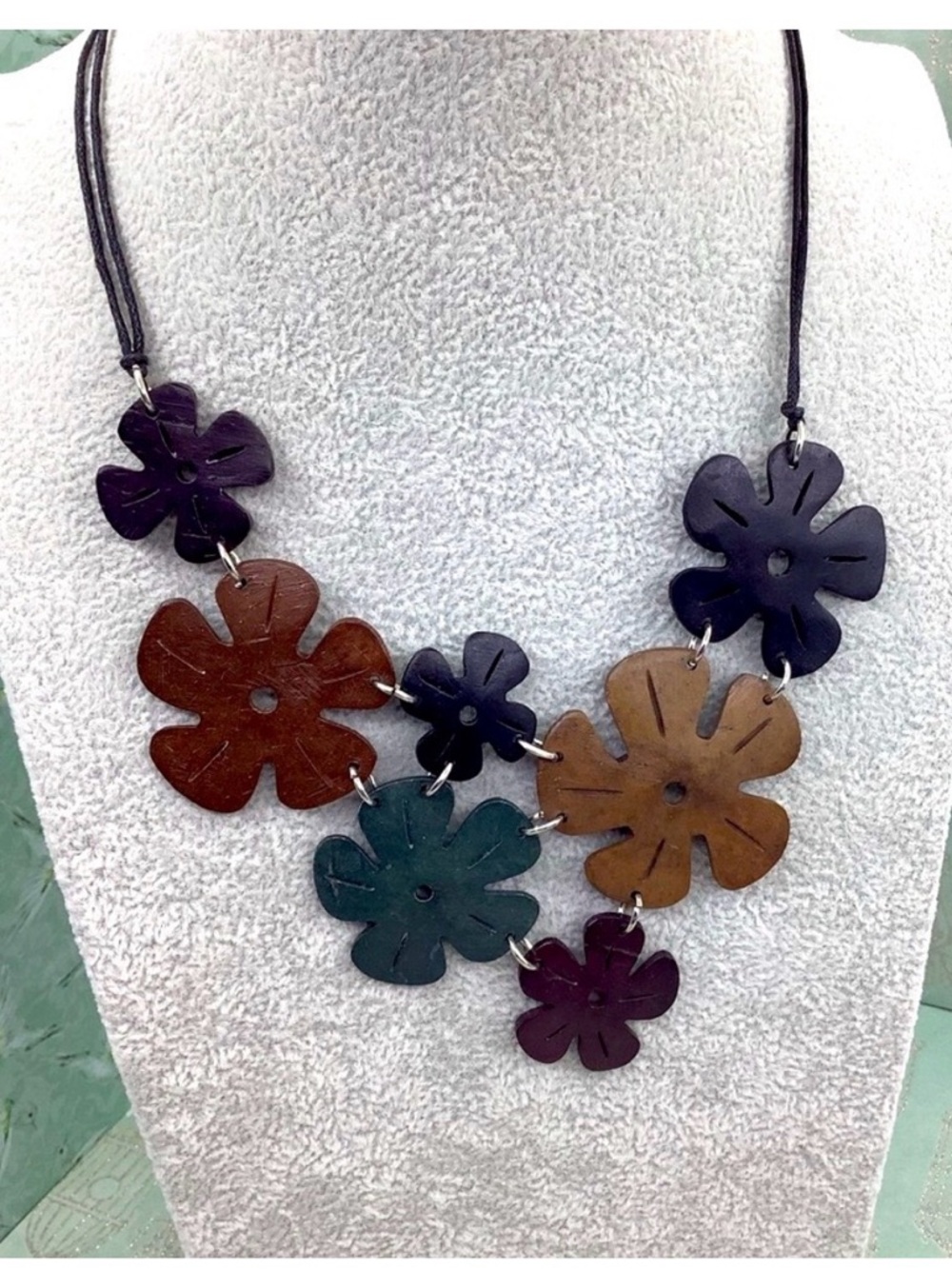 Floral Multi-Color Necklace Lightweight Wood Caracol